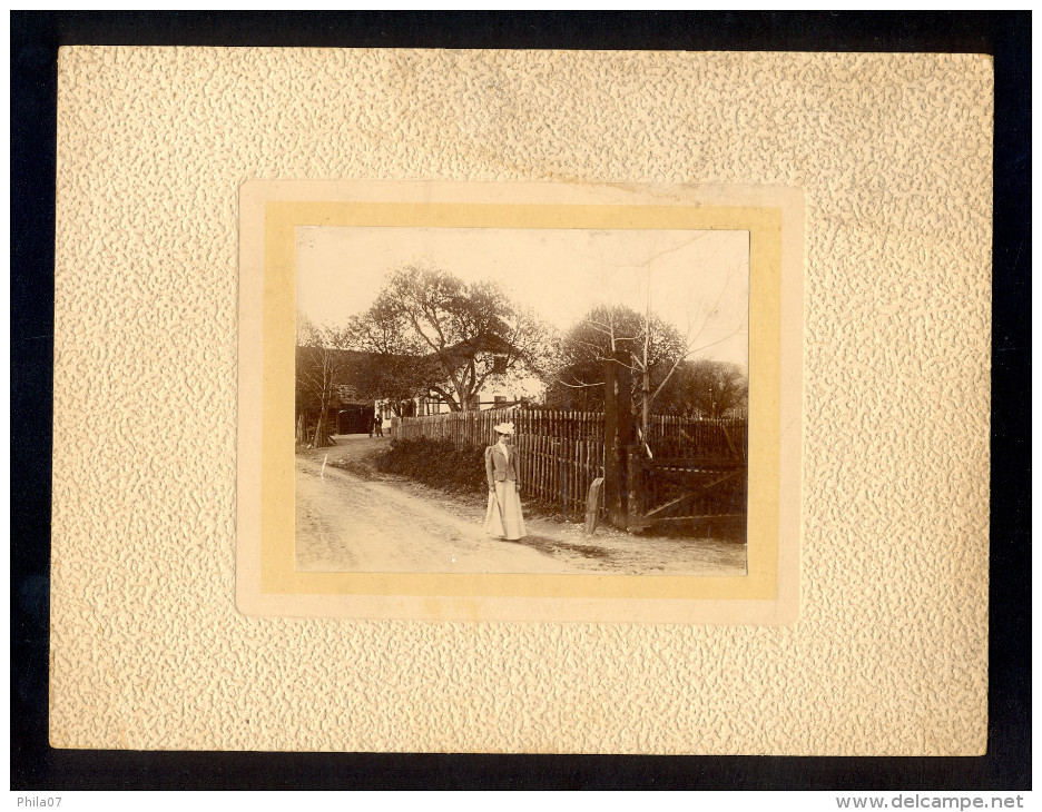 Woman On Street, Near Graz? / Cardboard Dimension Cca 21.9x16.4 Cm, Photo Dimension 10.7x8 Cm / 2 Scans - Alte (vor 1900)