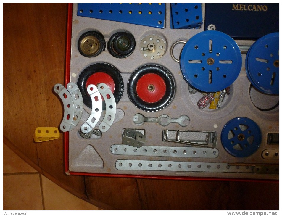 rare MECCANO dans sa boite d'origine  N° 5 en acier traité