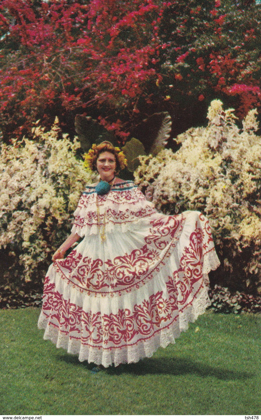 PANAMA--a Panamanian Beauty,wearing Her National Costume,the Colorful  "pollera"--- Voir 2 Scans - Panama