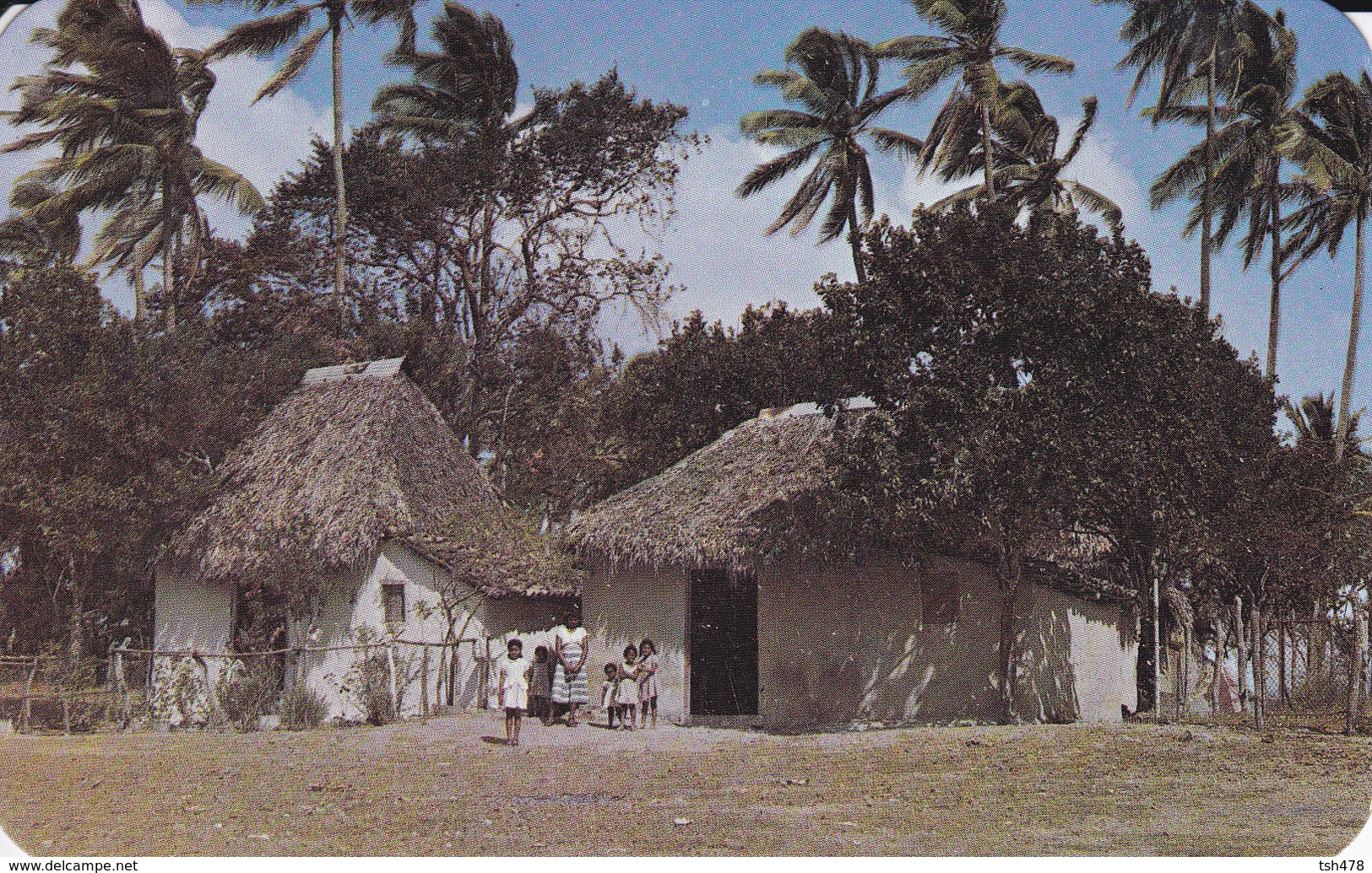 PANAMA--the "bohio" Is The Picturesque Home ......-- Voir 2 Scans - Panama