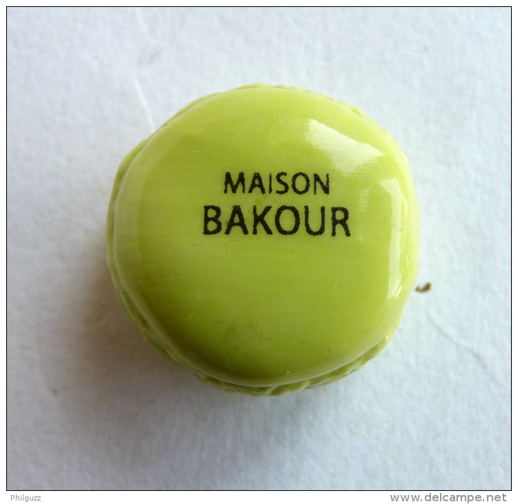 FEVE PUBLICITAIRE  PERSO MACARON Pistache MAISON BAKOUR - Anciennes