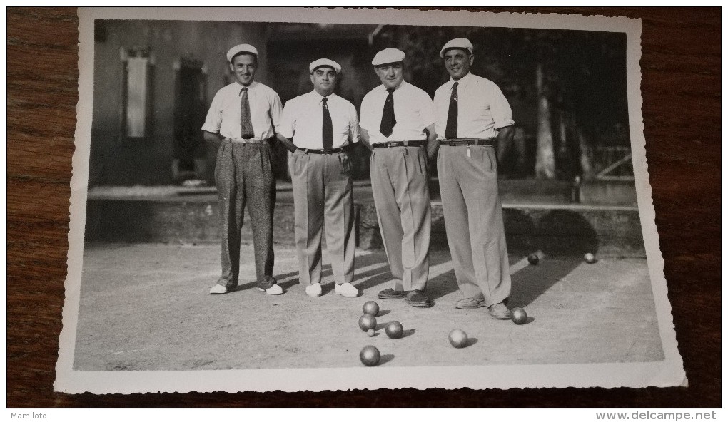 PHOTO D'UN CONCOURS DE BOULES 1951. ( Voir La Légende Sur Le 2ème ) - Bowls