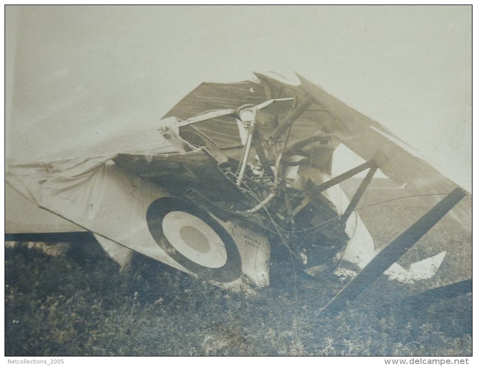 AVION NIEUPORT ACCIDENT DU 26 JUIN 1919 - 2 CARTES PHOTOS DE L'AVION SUR L´AERODROME D´AVORD 18 CHER ARCHIVE RENTRE(S) - Ongevalen