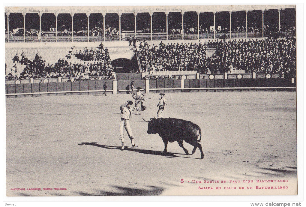 Une Sortie En Faux D'Un Banderillero - Corridas