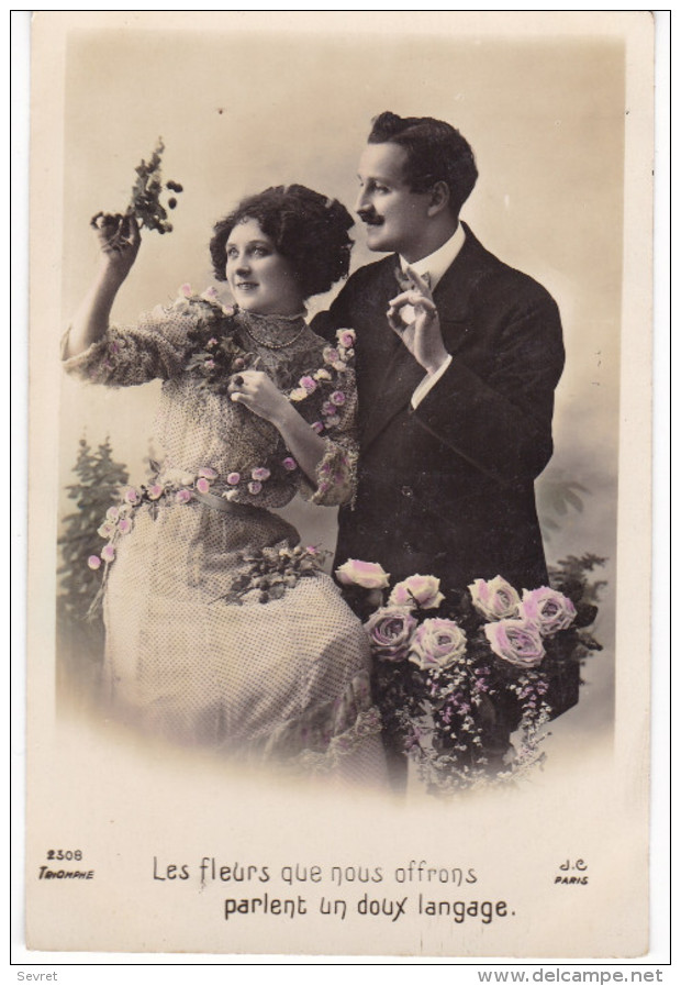 Couple D´amoureux Parmi Les Roses.  Photo D´Art. - J.C. Paris - Couples