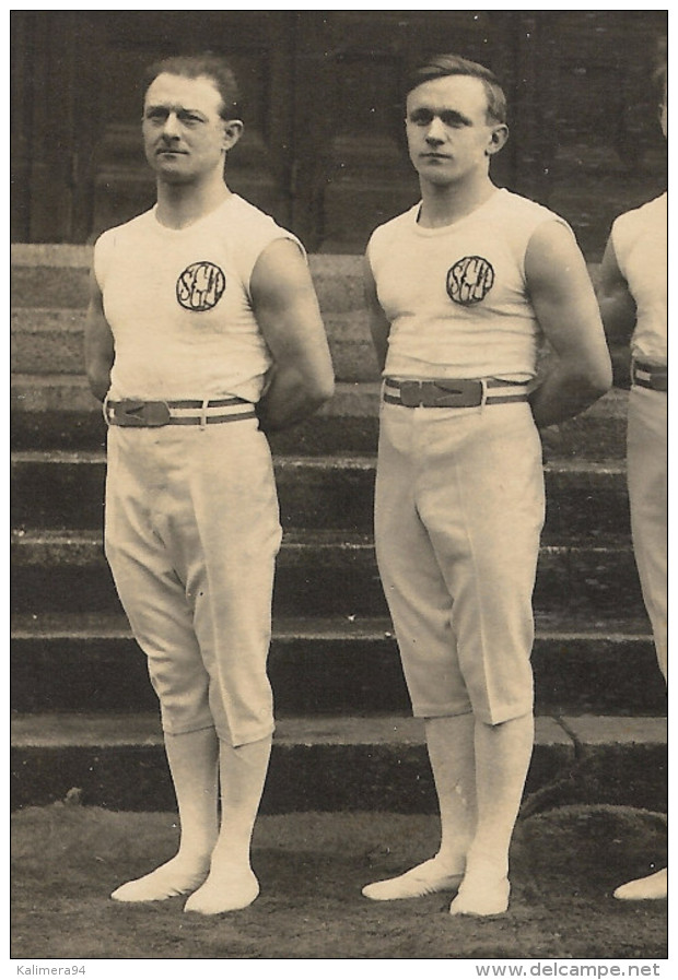 GROUPE  DE  6  GYMNASTES  ( Vers 1920 Gymnastique Masculine Militaire ? ) à Situer... /  CARTE-PHOTO , Tirage Argentique - Ginnastica