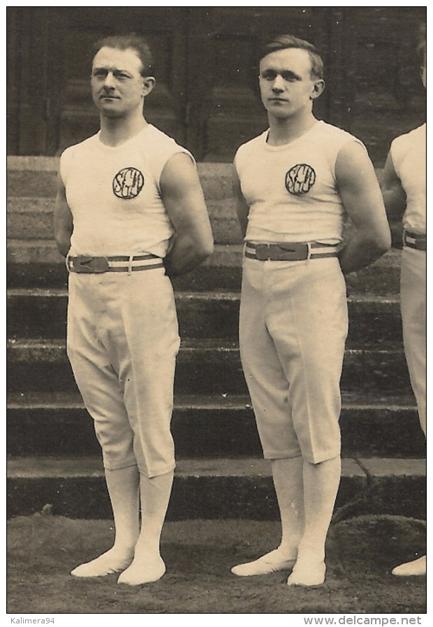 GROUPE  DE  6  GYMNASTES  ( Vers 1920 Gymnastique Masculine Militaire ? ) à Situer... /  CARTE-PHOTO , Tirage Argentique - Gimnasia