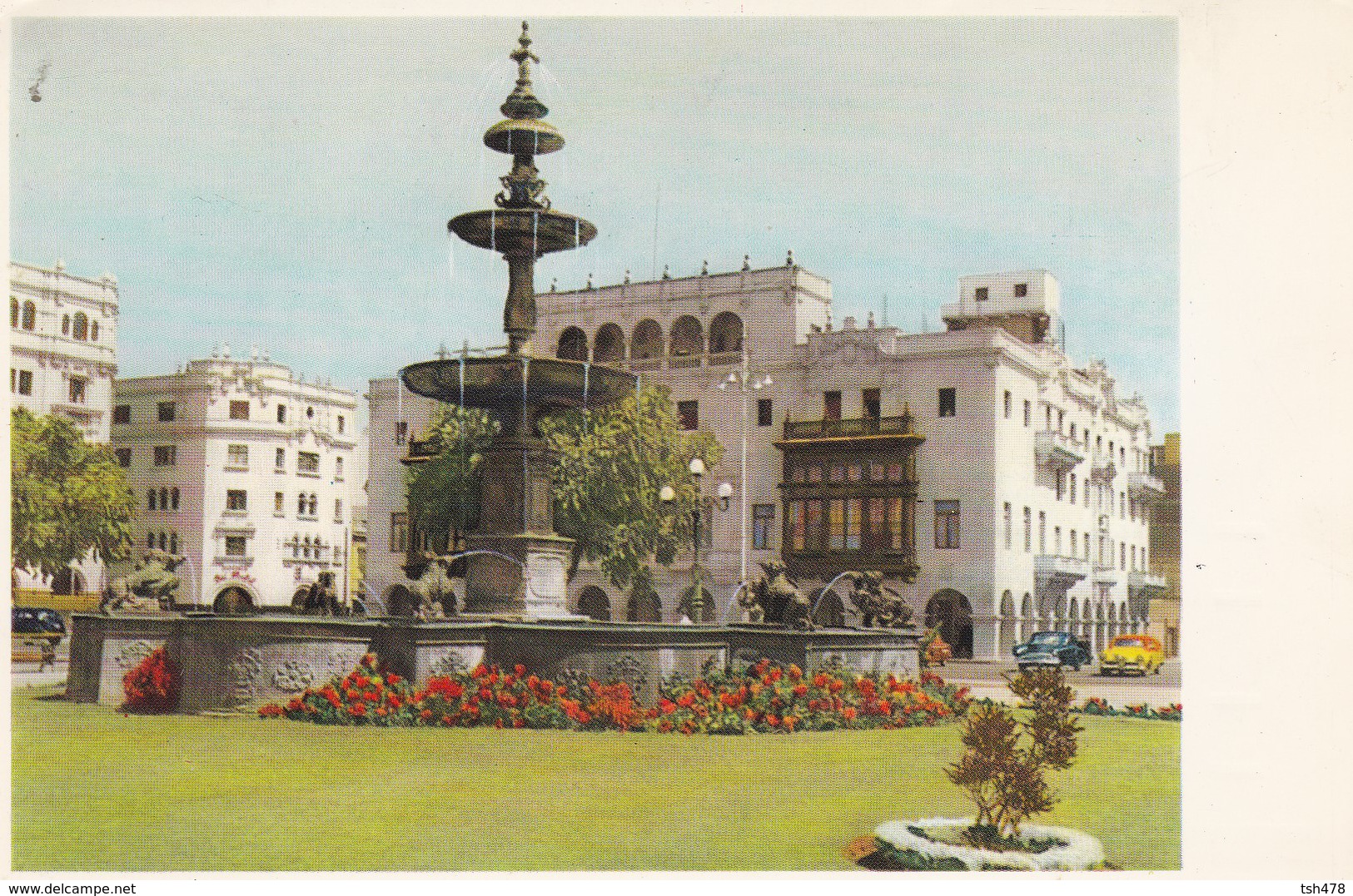 PEROU---LIMA   Fuente En La Plaza De Armas--- Voir 2 Scans - Pérou