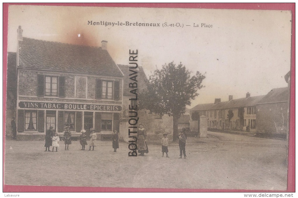 78 - MONTIGNY LE BRETONNEUX--La Place--Commerce--Vins-Tabac-Boulle-Epiceries-animé - Montigny Le Bretonneux