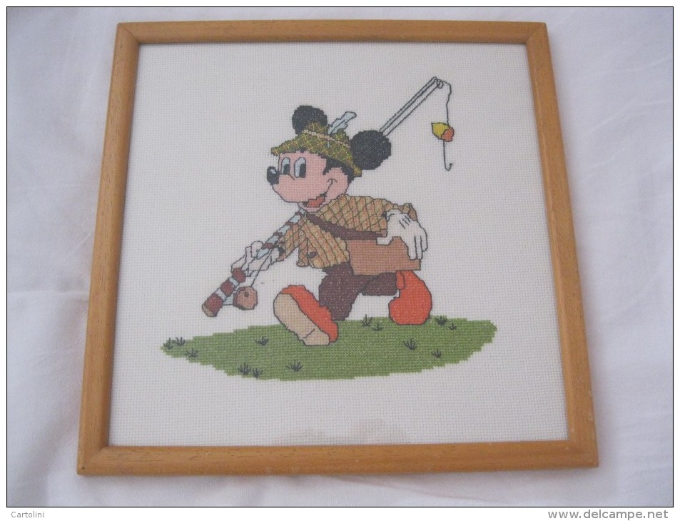 Micky Mouse Disney  Kruissteek Cross Stitch Visser Pêcheur Ingelijst En Cadre Afm. 24x24cm - Point De Croix