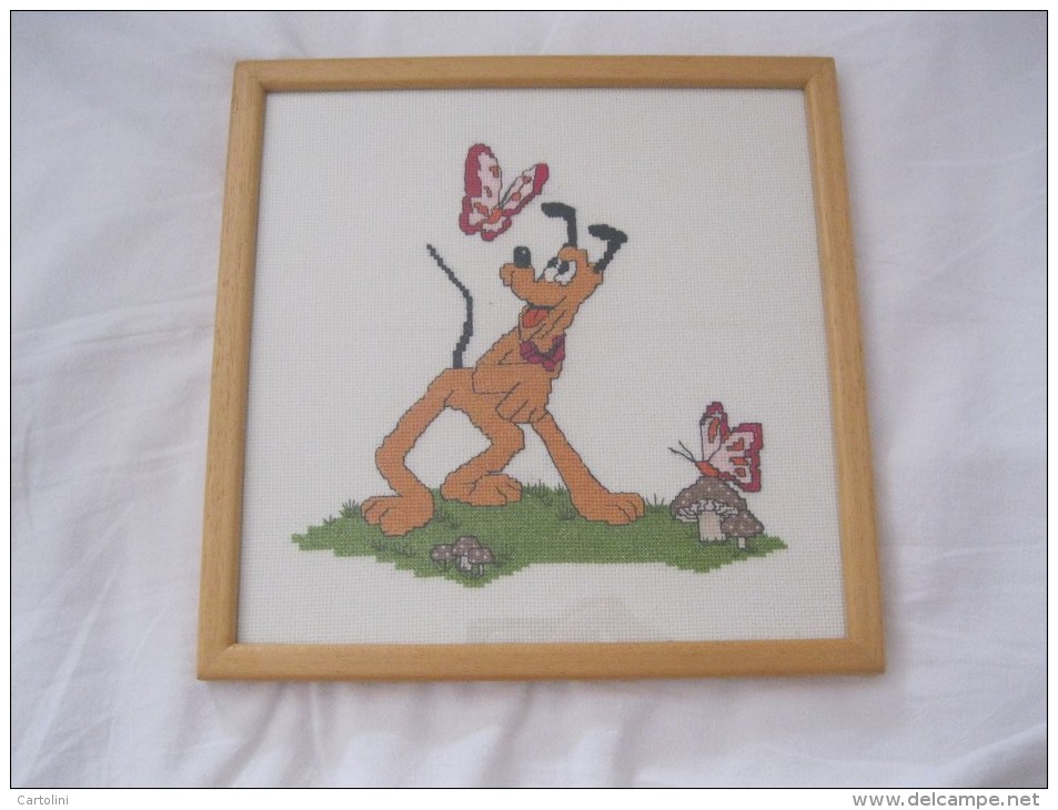 Pluto  Disney  Kruissteek Cross Stitch Hond Chien Dog Hund  Ingelijst En Cadre Afm. 24x24cm - Stickarbeiten