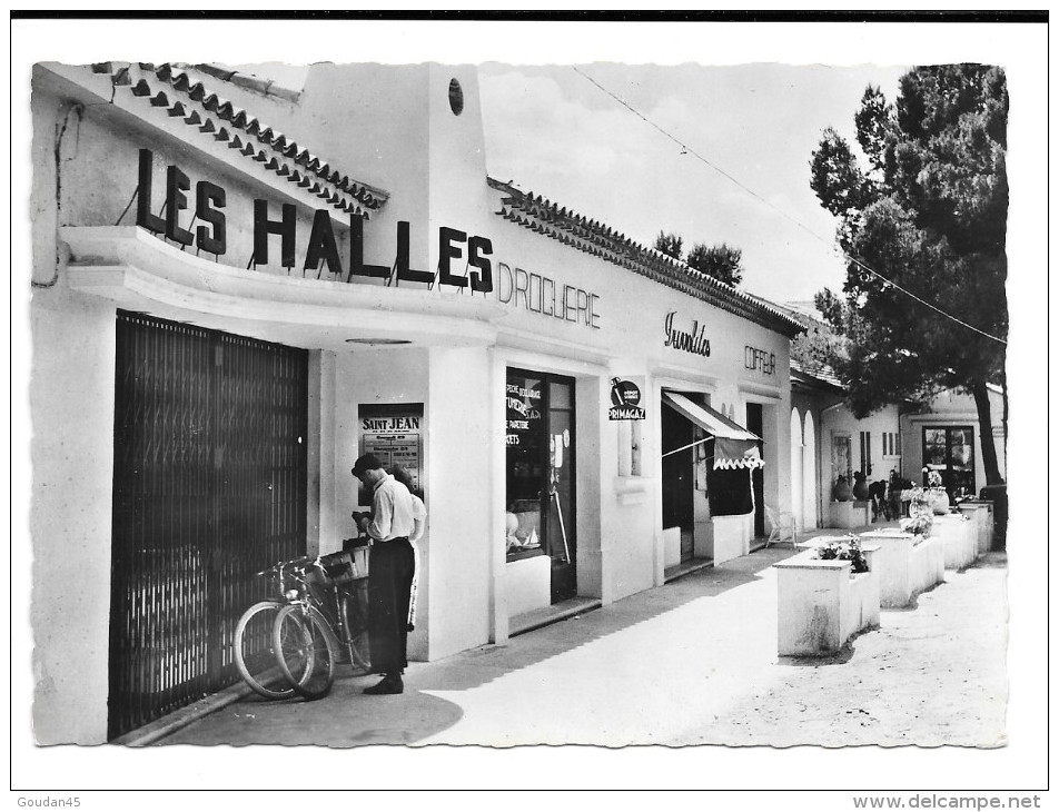 BOULOURIS-SUR-MER (Var) - Centre Commercial. - Boulouris