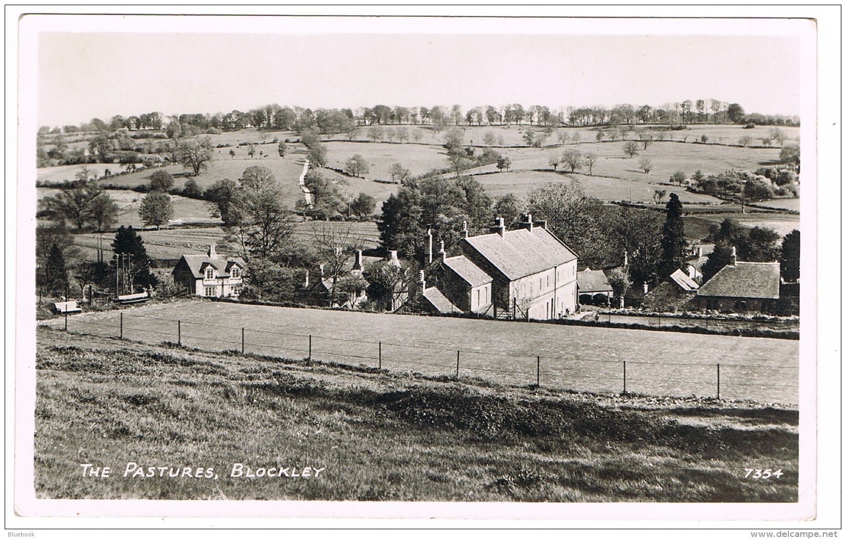 RB 1124 - Real Photo Postcard - The Pastures &amp; Houses Blockley Worcestershire / Gloucestershire - Autres & Non Classés