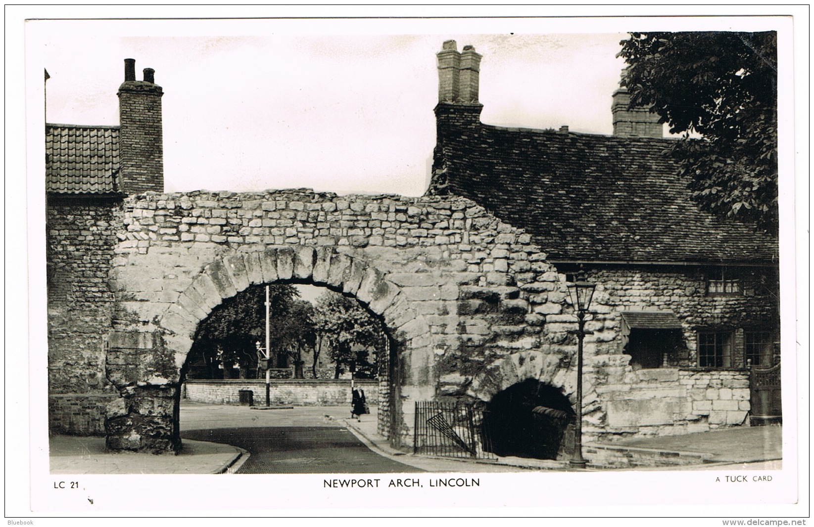 RB 1124 - Raphael Tuck Real Photo Postcard - Newport Arch Lincoln - Lincolnshire - Lincoln