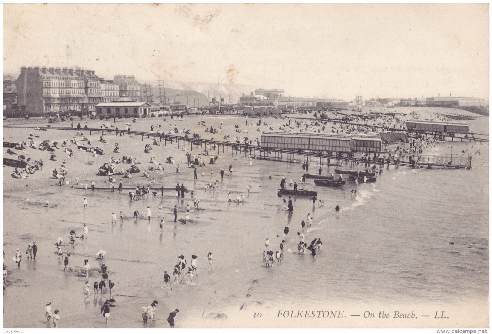 FOLKESTONE ON THE BEACH - Folkestone