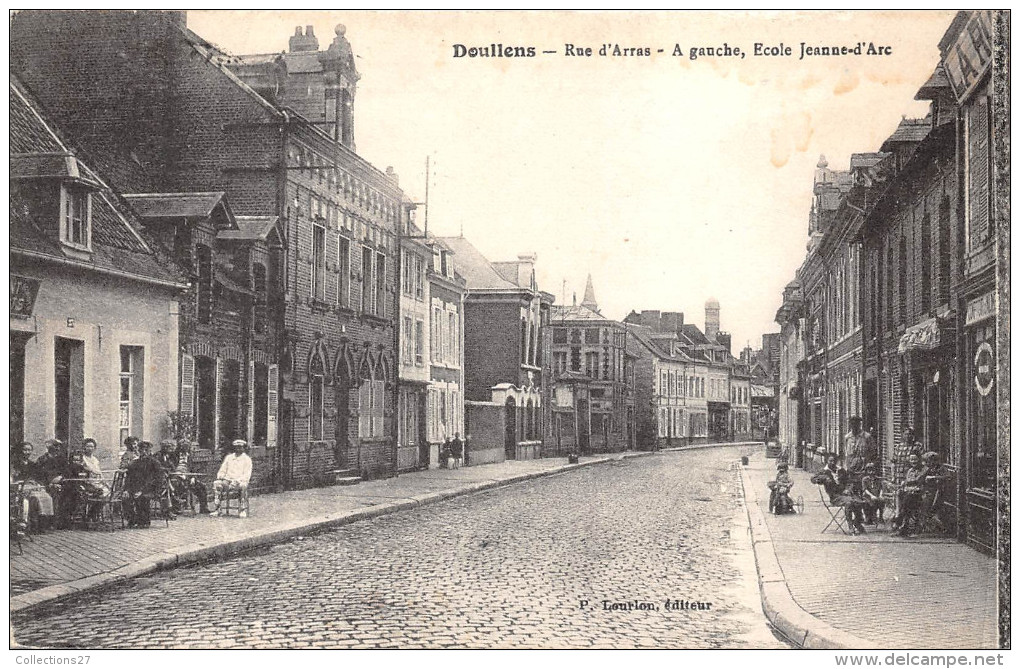 80-DOULLENS-  RUE D´ARRAS, A GAUCHE, ECOLE JEANNE D´ARC - Doullens