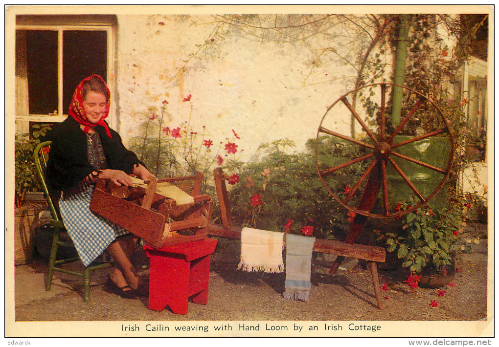Irish Cailin Weaving With Hand Loom, Ireland Postcard Unposted - Autres & Non Classés
