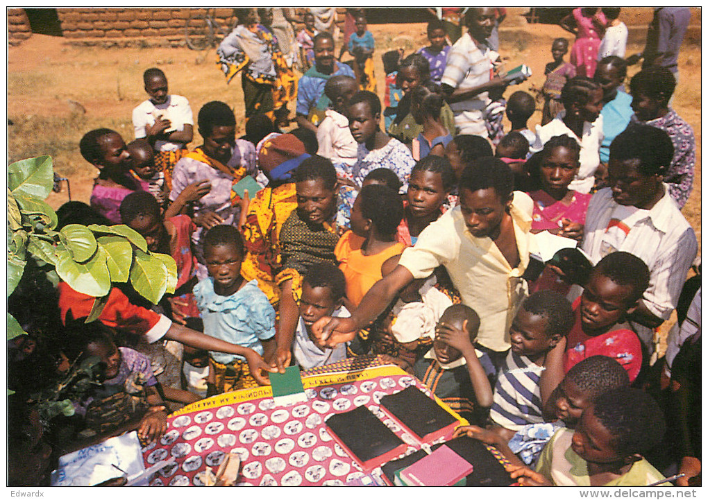 Crowd Selling Bibles, Tanzania Postcard Unposted - Tanzanie