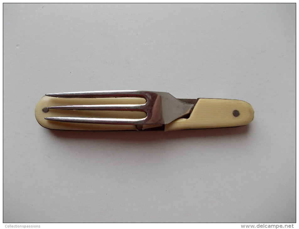 - Fourchette Pliante - - Forks