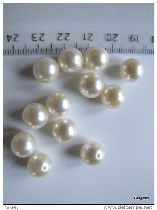 Lot De 10 Jolies Perles à Demi-percées Environ 10 Millimètres Blanc Crème Imitation Perle De Culture  Attention Ces Joli - Perles