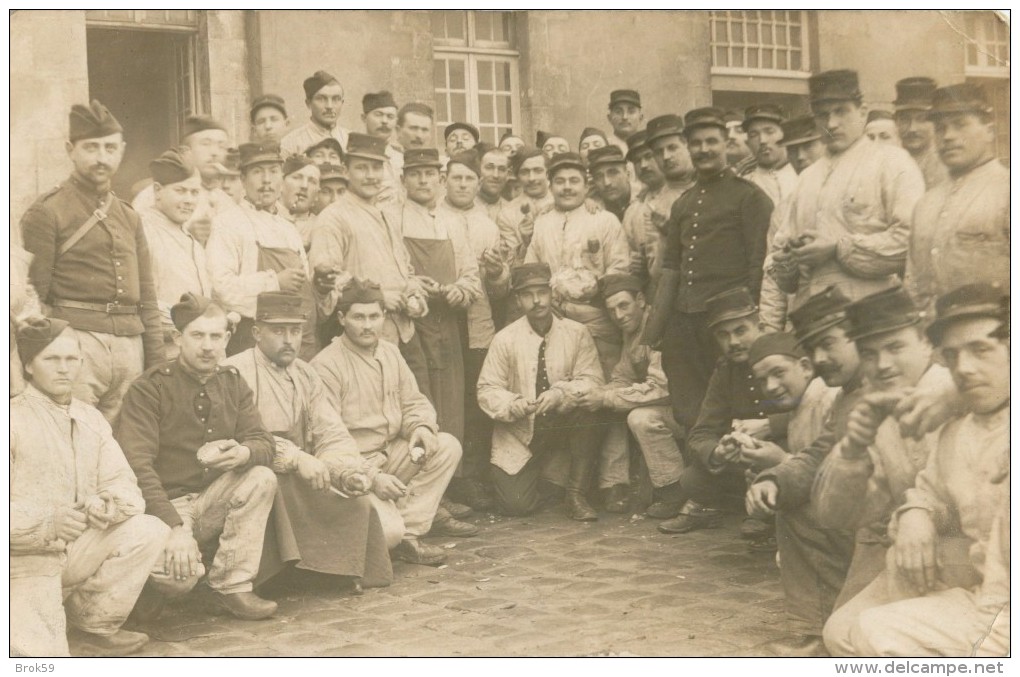 72 LE MANS - BELLE CARTE PHOTO CASERNE - 44 Eme D ARTILLERIE 10 Eme BATTERIE  1914 - Le Mans