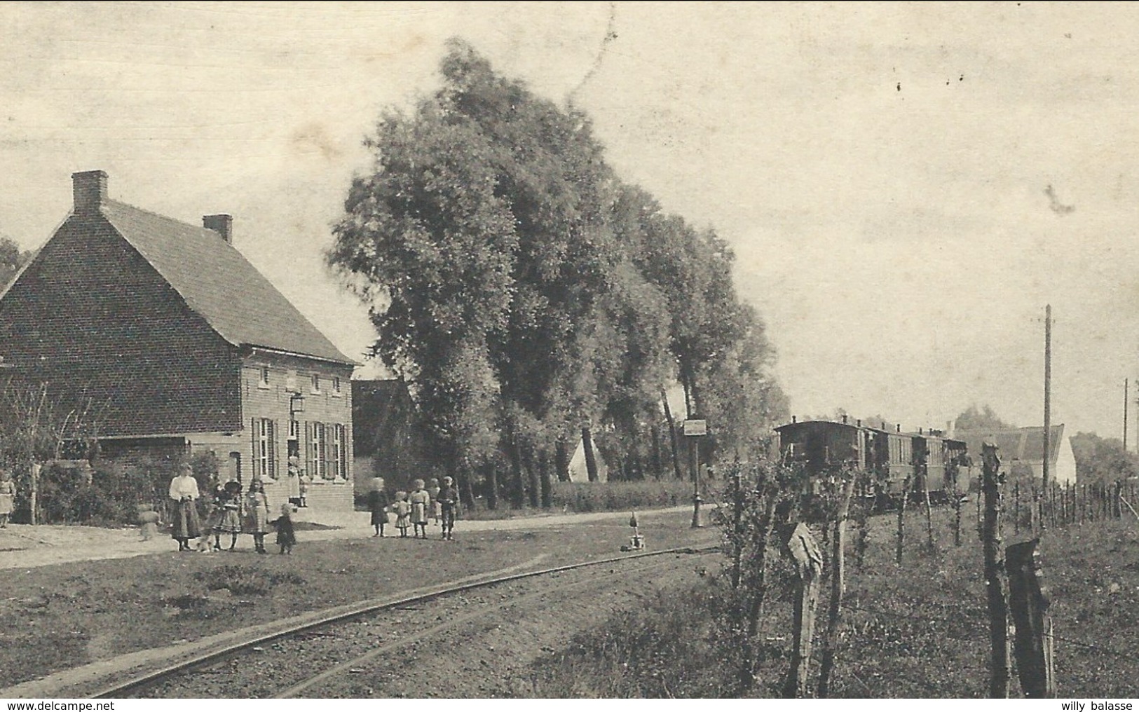 +++ CPA - VELAINES - Vert Marais - Carte Animée - Train    // - Celles