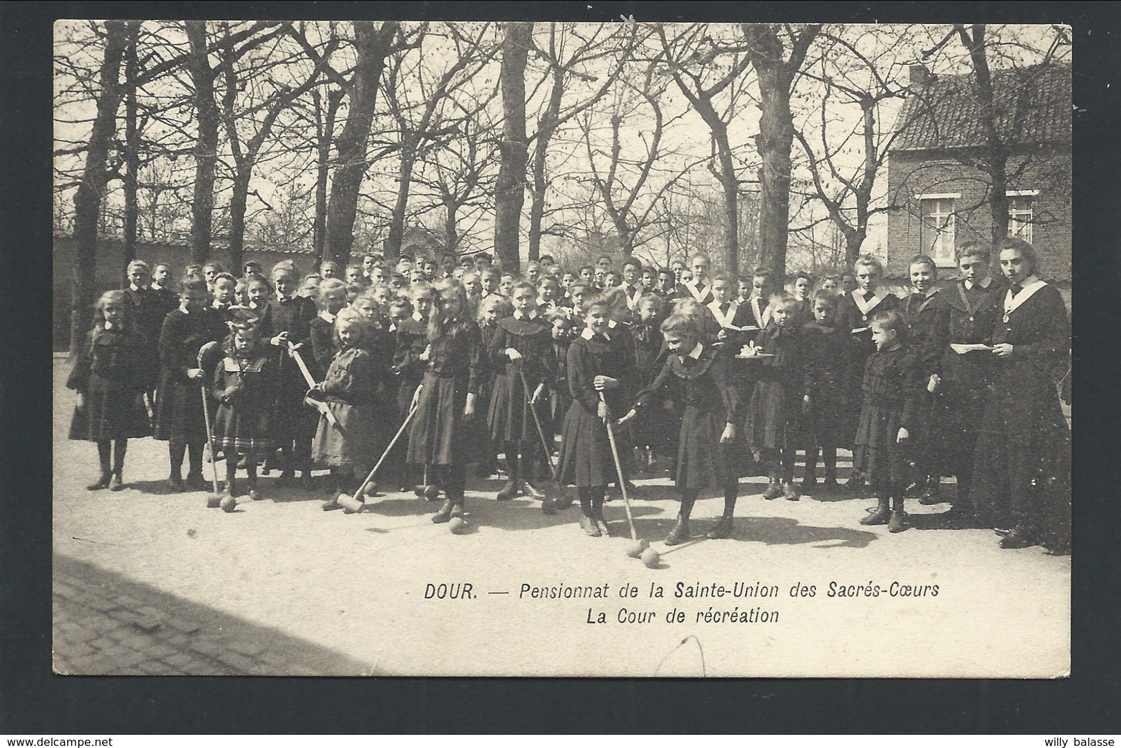 +++ CPA - DOUR - Pensionnat De La Ste Union Des Sacrés Coeurs - Cour De Récréation- Jeu De Cricket   // - Dour