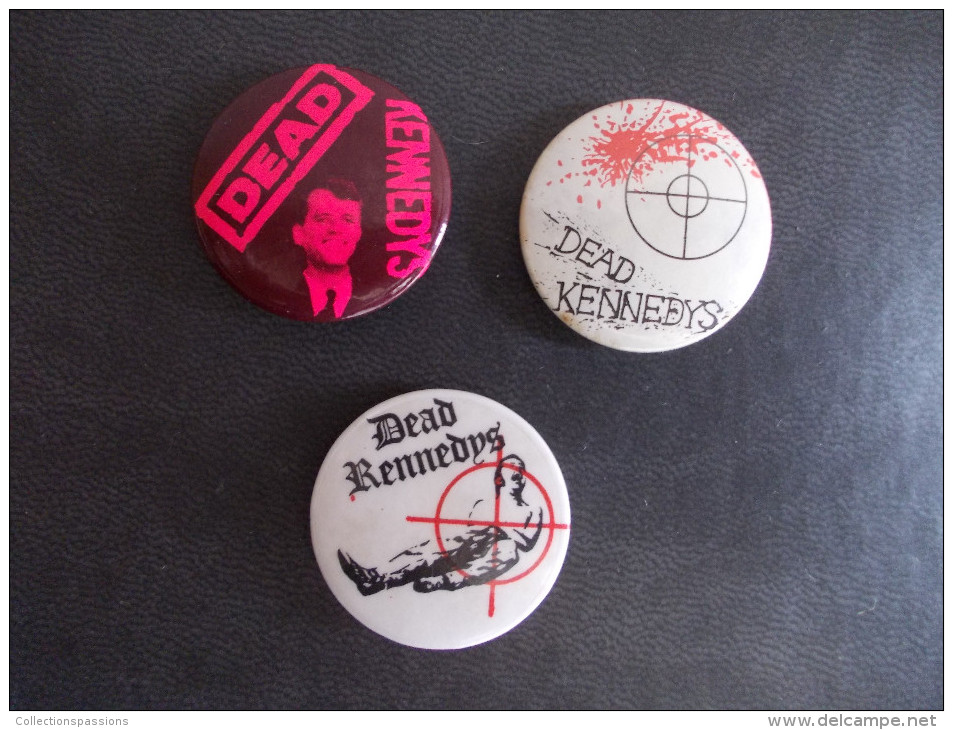 - Lot De 3 Anciens Badges "DEAD KENNEDYS" Année 80 - - Musique