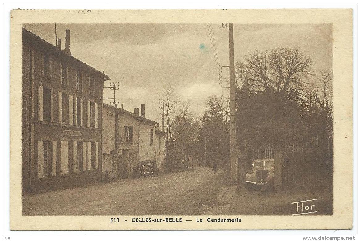 JOLIE CPSM CELLES SUR BELLE, AUTO VOITURE ANCIENNE, TACOT DEVANT LA GENDARMERIE, Format CPA, DEUX SEVRES 79 - Celles-sur-Belle