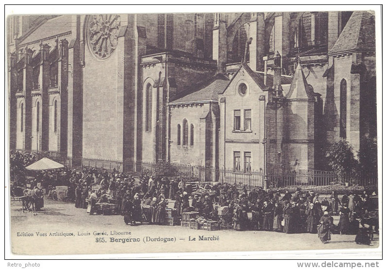 Cpa Bergerac - Le Marché   ((S.149)) - Bergerac