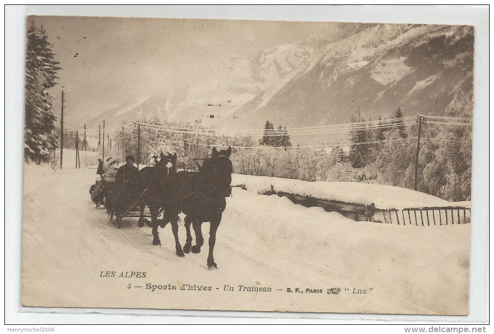 Haute Savoie - 74 - Un Traineau De Chevaux Situé A Chamonix - Chamonix-Mont-Blanc