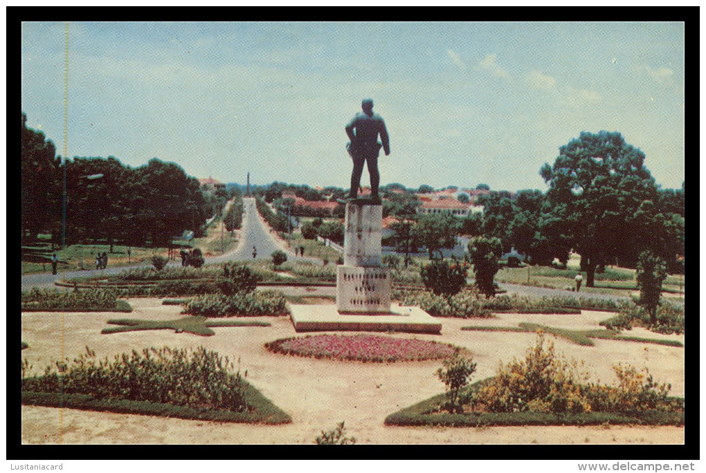 BISSAU - ESTATUAS - Monumeto A Teixeira Pinto. ( Ed. Foto Serra Nº 112) Carte Postale - Guinea Bissau