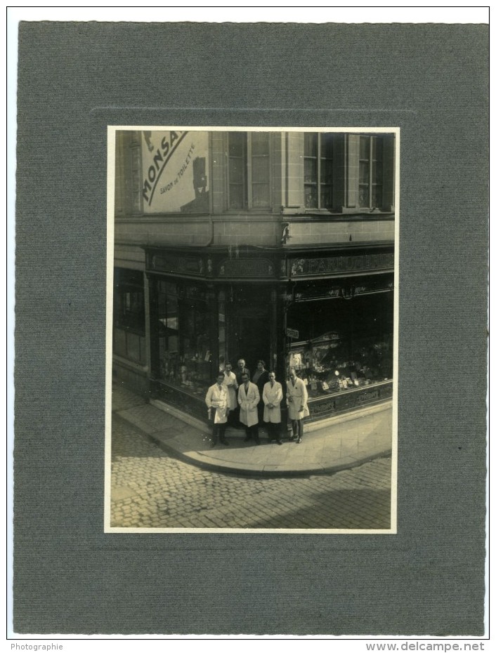 France Groupe Devant Une Pharmacie Parfumerie Ancienne Photo 1930 - Other & Unclassified