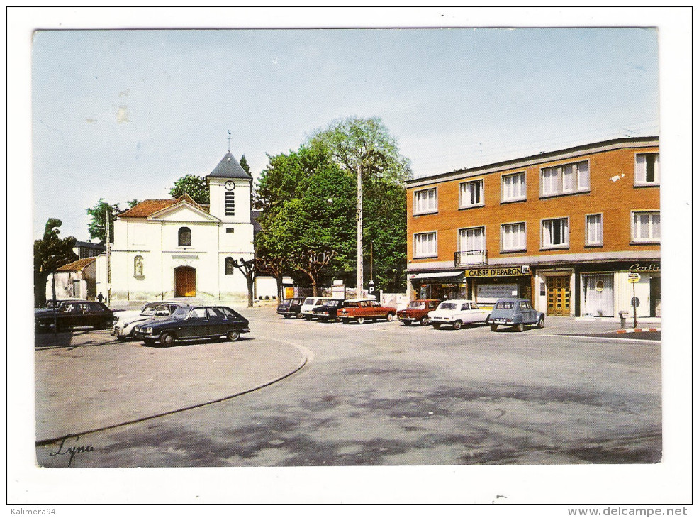 SOISY-sous-MONTMORENCY / PLACE  DE  L' EGLISE ( Automobiles Années 60-70 : 2CV CITROËN + RENAULT R16 + PEUGEOT ) - Soisy-sous-Montmorency