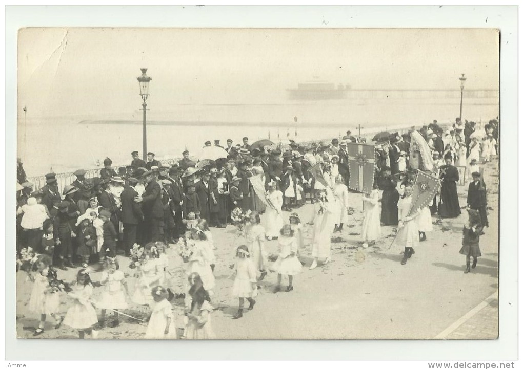 Blankenberge  *   Zeedijk   (fotokaart)  Optocht Stoet Meisjes (Maria In De Tempel) - Blankenberge