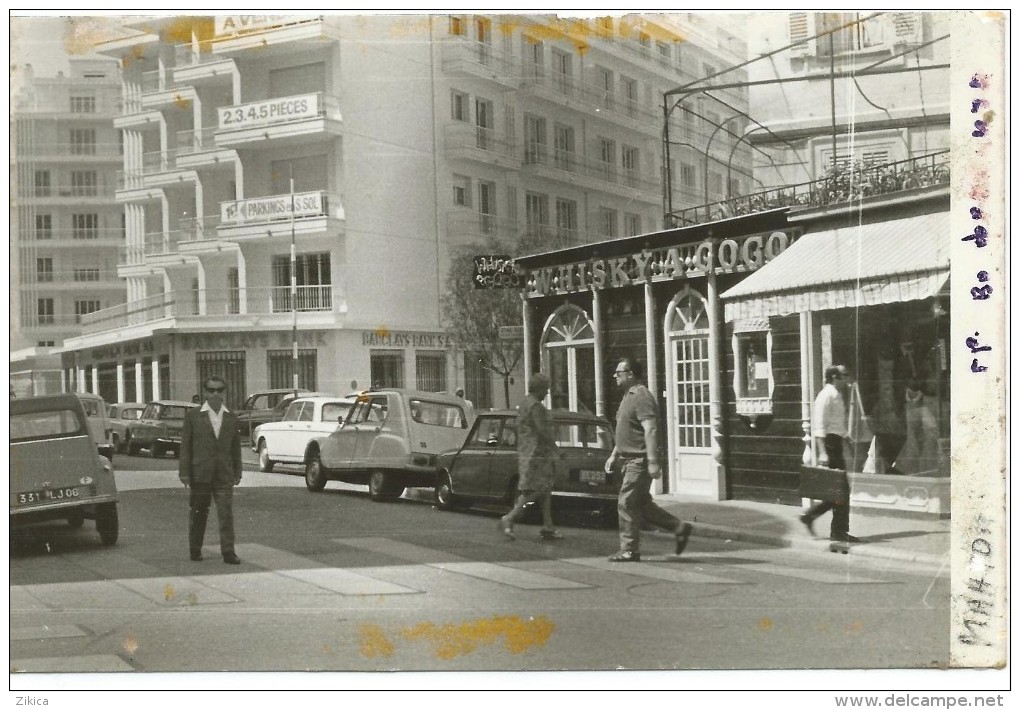 France,Menton,Cars,Citroen,Disco WHISKY A GO GO.BARCLAYS Bank ,Parking. - Automobiles