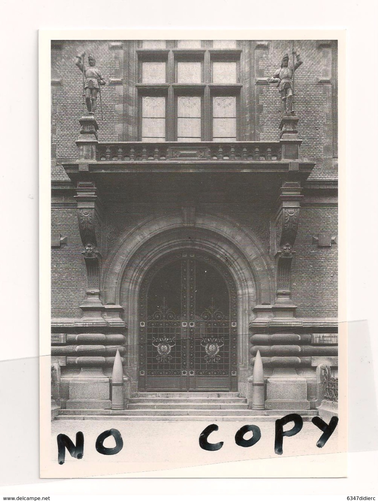 CPM DUNKERQUE . HOTEL DE VILLE VERS 1920. PORTE D ENTRÉE AVEC SES OBUS. - Dunkerque