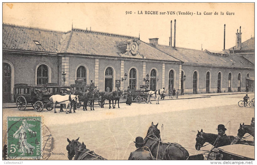 85-LA ROCHE SUR YON- LA COUR DE LA GARE - La Roche Sur Yon