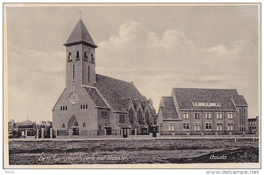 Bd - Cpa Hollande -Gouda - De H. Sacrazmentskerk Met Klooster - Gouda