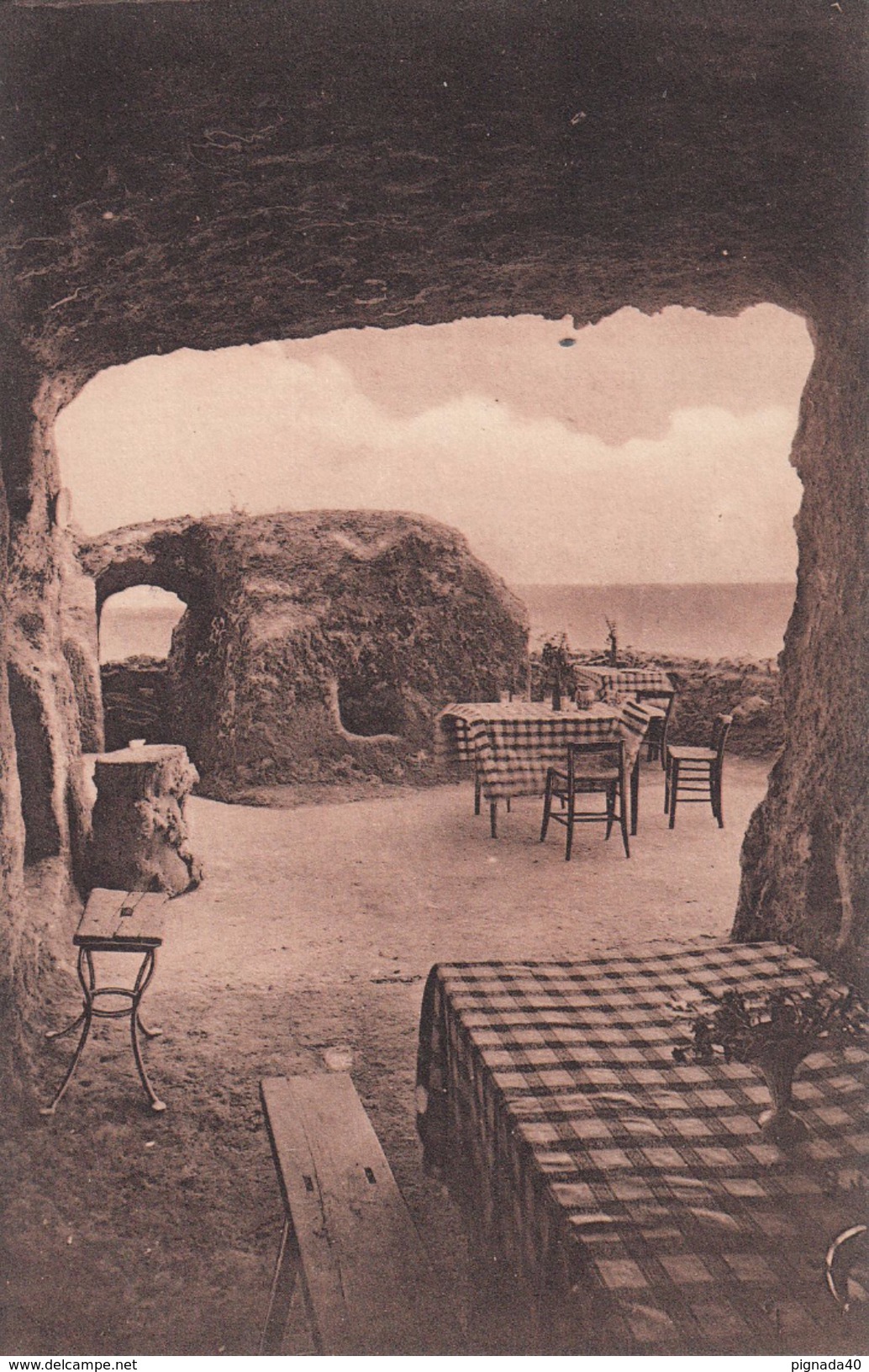 G , Cp , 17 , MESCHERS , Grottes De MATATA , Un Coin Des Terrasses Avec Vue Sur Le Verdon Et L'embouchure De La Gironde - Meschers