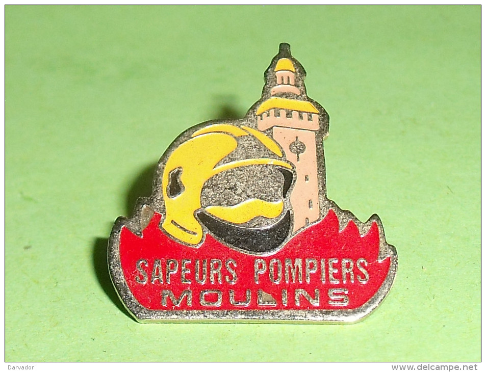 Pin's / Pompiers  :  Sapeurs Pompiers De Moulins    TB2b - Brandweerman