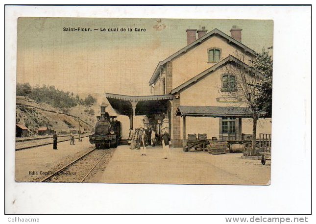 15 Saint Flour / Le Quai De La Gare / Locomotive à L'arrêt - Saint Flour