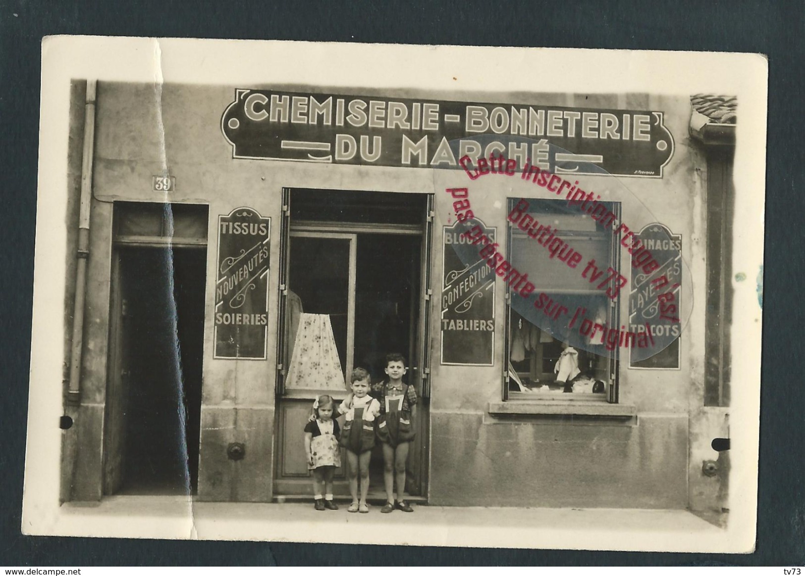 M1013 - Carte Photo Magasin .CHEMISERIE , BONNETERIE - ( Fernando ??  Nom En Bas à Droite De La Plaque -  à GIVORS ?) - Shops