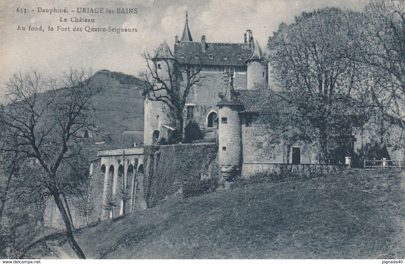 G , Cp , 38 , URIAGE-les-BAINS , Le Château , Au Fond, Le Fort Des Quatre-Seigneurs - Uriage