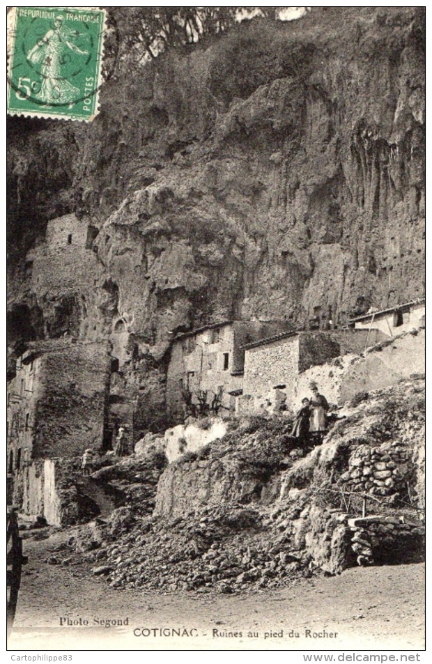 VAR 83 COTIGNAC   RUINES AU PIED DU ROCHER - Cotignac