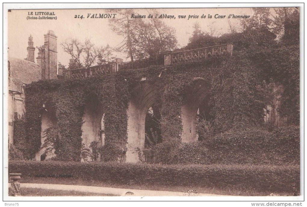 76 - VALMONT - Ruines De L'Abbaye, Vue Prise De La Cour D'Honneur - Valmont