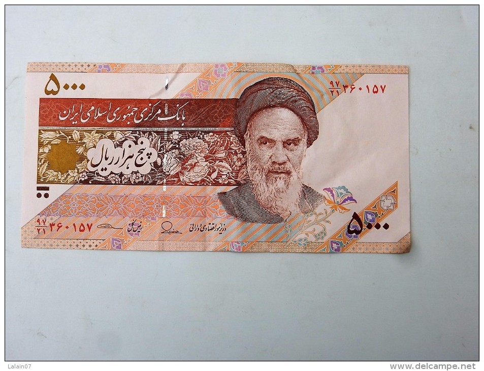 IRAN : Billet De 5000 Rials, Bon Etat, Pli Léger - Iran