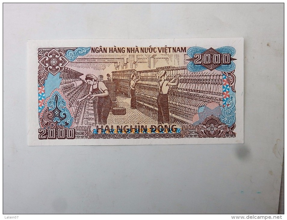 Vietnam : Billet De 2000 Dông, Etat Neuf - Vietnam