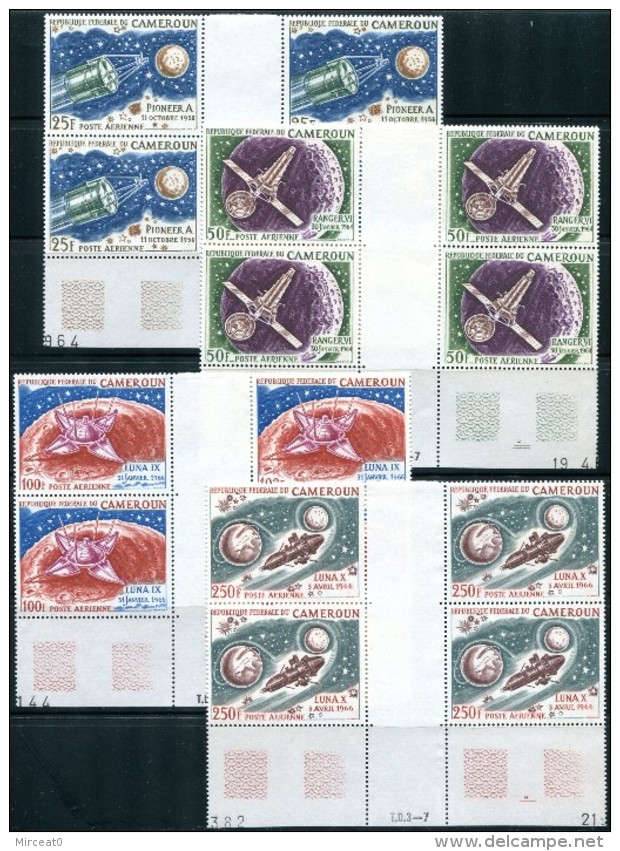 CAMEROUN  1967  MNH  -  " COSMOS - CONQUETE DE LA LUNE "  -  4 VAL. EN BLOCS DE 4 - Cameroun (1960-...)