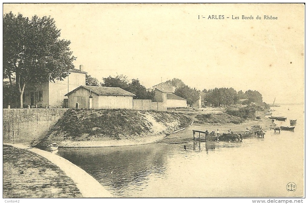 13 ARLES BORDS DU RHONE  BOUCHES DU RHONE - Arles